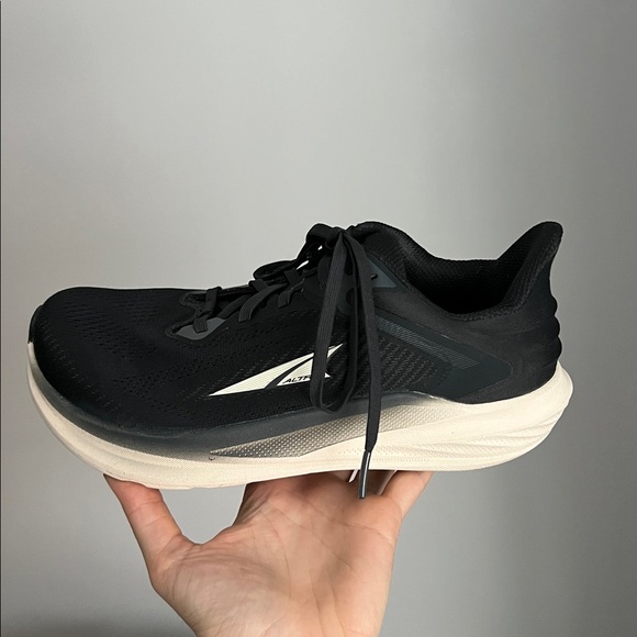 Worn once Altra torin 8 running shoe sneaker black and cream white size 7 wide - Picture 10 of 10